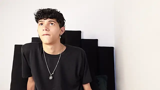 Snapshot of alexmark_ chatting on September 2025 03:25:01 PM alexmark online show from September 2025 03:25:01 PM