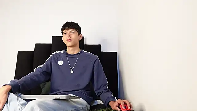 Snapshot of alexmark_ chatting on October 2025 01:44:01 PM alexmark online show from October 2025 01:44:01 PM