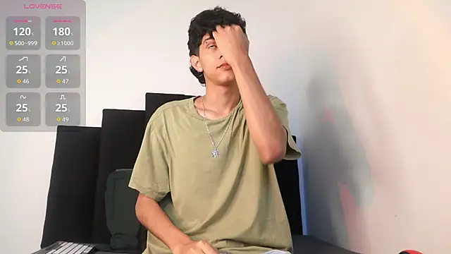 Snapshot of alexmark_ chatting on December 2025 01:20:01 PM alexmark online show from December 2025 01:20:01 PM