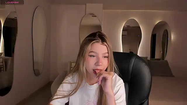 TiffannySins online show from May 2026 03:03:02 AM