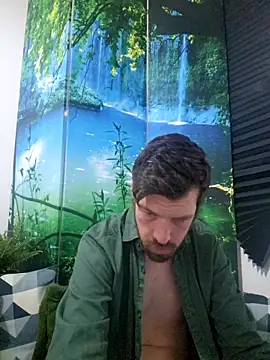 Snapshot of welcome-to-the-jungle chatting on October 2025 08:06:01 AM welcome-to-the-jungle online show from October 2025 08:06:01 AM