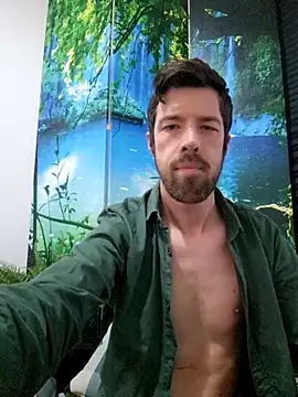 Snapshot of welcome-to-the-jungle chatting on October 2025 08:02:02 AM welcome-to-the-jungle online show from October 2025 08:02:02 AM