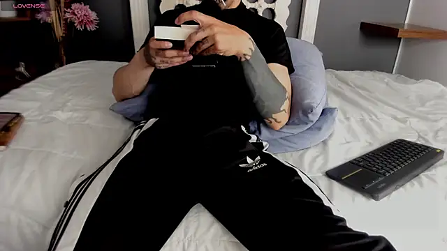 Mr Klein 69 online show from December 2025 01:11:02 AM