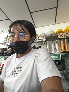 Snapshot of Kyra__Rose chatting on November 2025 07:05:02 PM Kyra Rose online show from November 2025 07:05:02 PM