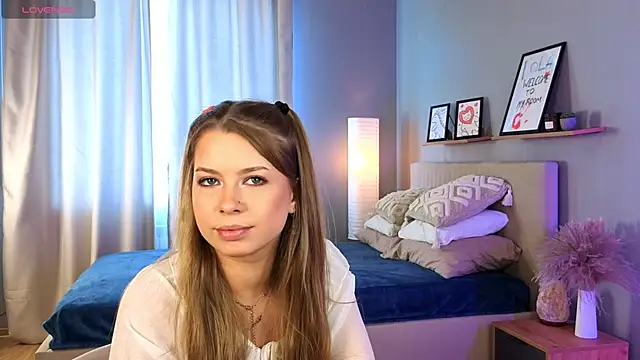 Snapshot of LollaStich chatting on October 2025 08:04:01 AM LollaStich online show from October 2025 08:04:01 AM