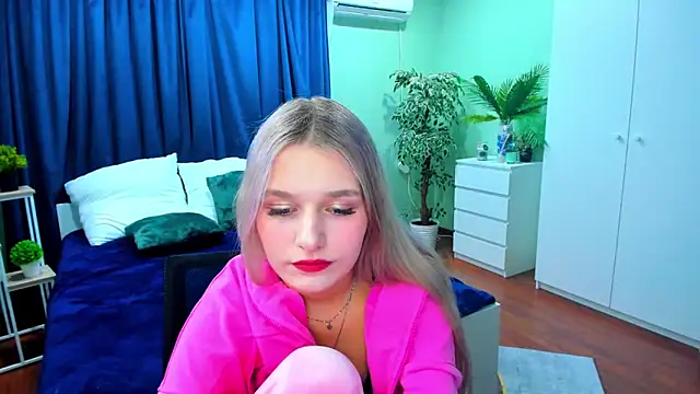 Snapshot of RebeccaChamb chatting on September 2025 06:02:02 PM RebeccaChamb online show from September 2025 06:02:02 PM