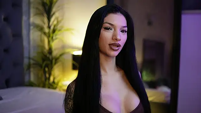 Snapshot of MiamiCoffee chatting on November 2025 07:13:02 PM MiamiCoffee online show from November 2025 07:13:02 PM