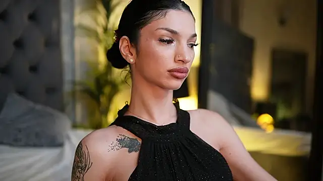 Snapshot of MiamiCoffee chatting on December 2025 08:15:02 PM MiamiCoffee online show from December 2025 08:15:02 PM