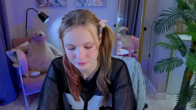 Ginger Emma online show from September 2025 08:44:01 PM