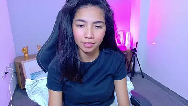 luna roja25 online show from February 2026 01:38:02 PM