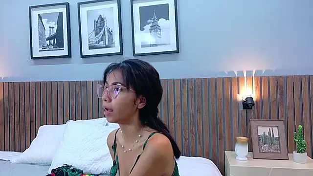 luna roja25 online show from February 2026 02:05:01 PM