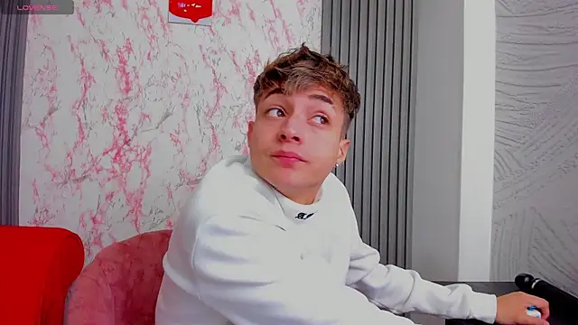 Ari and Storm online show from November 2025 01:45:02 PM