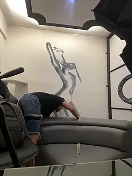 LiamDeep online show from December 2025 08:25:02 PM