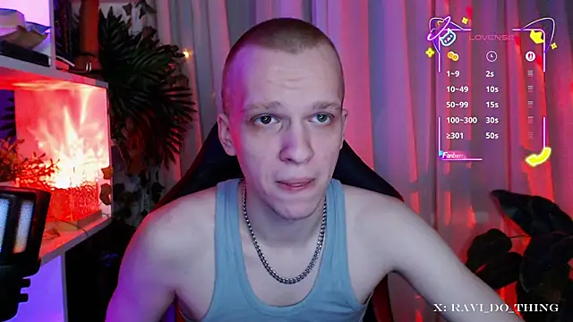 Snapshot of frozen_boy chatting on November 2025 07:12:01 PM frozen boy online show from November 2025 07:12:01 PM