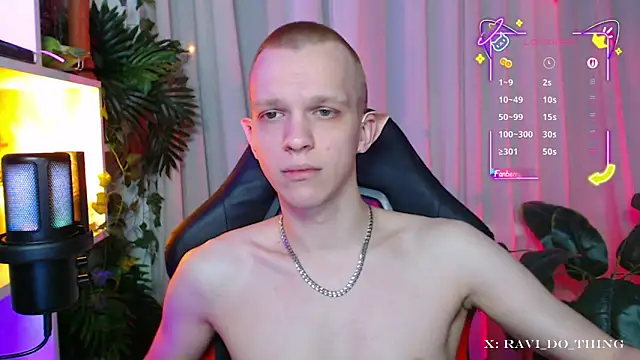 Snapshot of frozen_boy chatting on November 2025 04:18:01 PM frozen boy online show from November 2025 04:18:01 PM