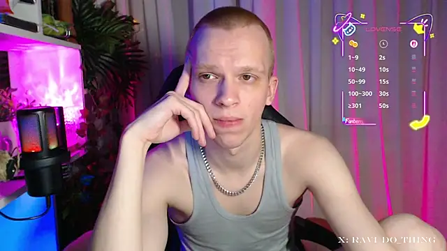 Snapshot of frozen_boy chatting on November 2025 09:49:02 PM frozen boy online show from November 2025 09:49:02 PM