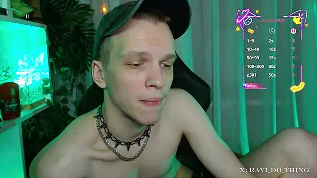 Snapshot of frozen_boy chatting on December 2025 04:55:02 PM frozen boy online show from December 2025 04:55:02 PM