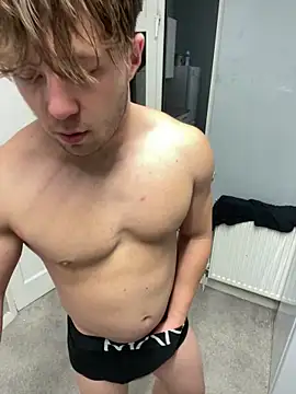 Snapshot of harleybarker chatting on November 2025 09:26:02 PM harleybarker online show from November 2025 09:26:02 PM