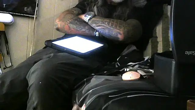 Snapshot of crassanova chatting on April 2026 12:35:01 AM crassanova online show from April 2026 12:35:01 AM