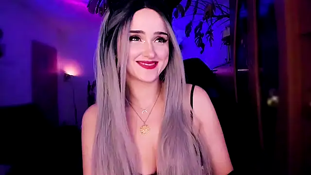 Snapshot of MistressJolie chatting on December 2024 07:54:02 AM MistressJolie online show from December 2024 07:54:02 AM