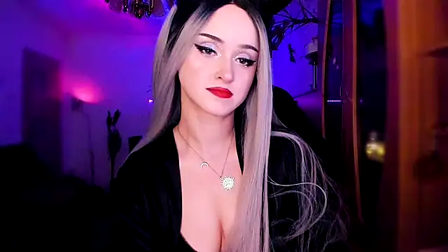 Snapshot of MistressJolie chatting on January 2025 03:36:02 AM MistressJolie online show from January 2025 03:36:02 AM