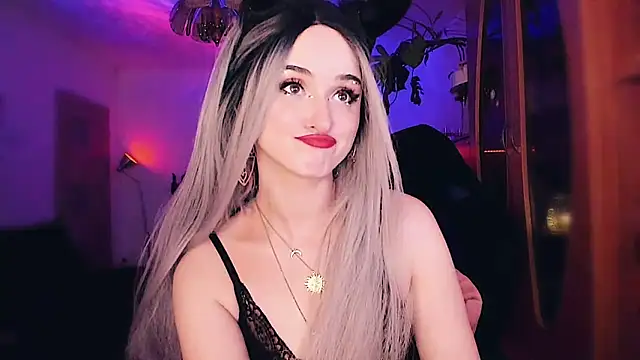 Snapshot of MistressJolie chatting on February 2025 04:35:01 AM MistressJolie online show from February 2025 04:35:01 AM