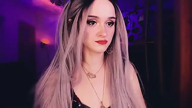 Snapshot of MistressJolie chatting on September 2025 04:34:02 AM MistressJolie online show from September 2025 04:34:02 AM