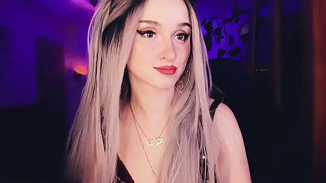 Snapshot of MistressJolie chatting on September 2025 03:17:01 AM MistressJolie online show from September 2025 03:17:01 AM