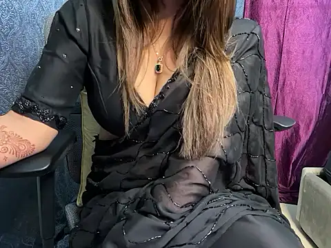 Snapshot of YoursSuku chatting on October 2025 09:04:02 PM YoursSuku online show from October 2025 09:04:02 PM