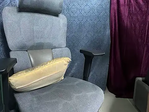 Snapshot of YoursSuku chatting on October 2025 08:07:01 PM YoursSuku online show from October 2025 08:07:01 PM