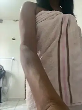 Katianesantos online show from February 2026 06:17:01 PM