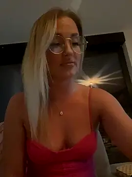 Snapshot of PinkiePlgirl chatting on September 2025 08:01:02 PM PinkiePlgirl online show from September 2025 08:01:02 PM