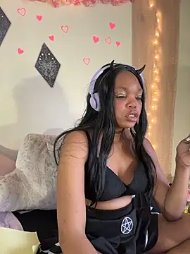 Snapshot of LunaNova999 chatting on November 2025 07:35:01 PM LunaNova999 online show from November 2025 07:35:01 PM