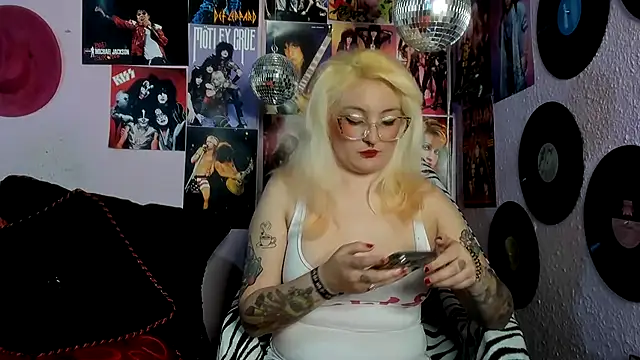 Avril Maria online show from May 2026 06:25:01 PM