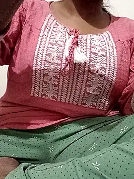 Snapshot of Tusha_001 chatting on November 2025 10:39:02 AM Tusha 001 online show from November 2025 10:39:02 AM