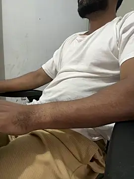 Vineeth3906 online show from June 2026 07:42:01 AM