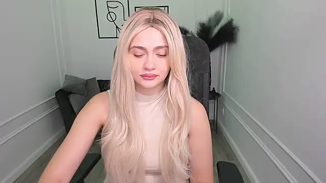 LeslieMineg online show from September 2025 11:57:01 AM