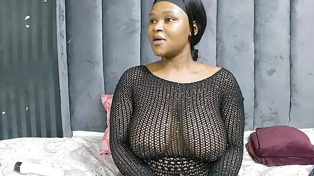 Snapshot of SexyBaddieXXX chatting on October 2025 12:05:02 PM SexyBaddieXXX online show from October 2025 12:05:02 PM