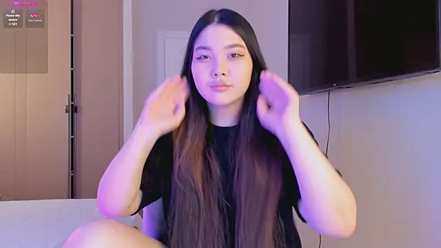 Snapshot of yummmymommy chatting on September 2025 01:27:01 PM yummmymommy online show from September 2025 01:27:01 PM