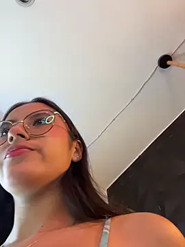 Snapshot of Juanita-Diaz chatting on November 2025 08:33:02 PM Juanita-Diaz online show from November 2025 08:33:02 PM