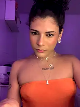 Snapshot of luluzinhax chatting on October 2025 02:32:02 AM luluzinhax online show from October 2025 02:32:02 AM