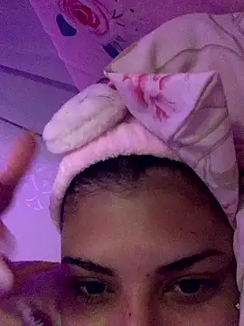 Snapshot of luluzinhax chatting on January 2026 03:44:01 AM luluzinhax online show from January 2026 03:44:01 AM