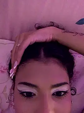 Snapshot of luluzinhax chatting on January 2026 04:05:02 AM luluzinhax online show from January 2026 04:05:02 AM