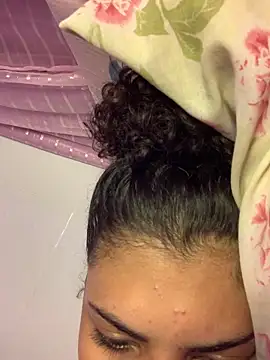 Snapshot of luluzinhax chatting on February 2026 04:17:01 AM luluzinhax online show from February 2026 04:17:01 AM