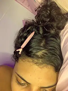 Snapshot of luluzinhax chatting on February 2026 03:29:02 AM luluzinhax online show from February 2026 03:29:02 AM