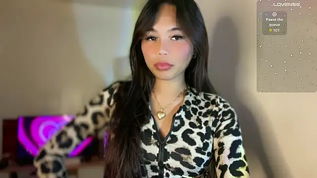 Snapshot of _petitegirlx69_ chatting on January 2026 05:48:01 PM petitegirlx69 online show from January 2026 05:48:01 PM