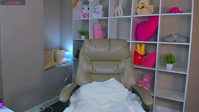 Lynn Martin online show from September 2025 01:09:01 AM