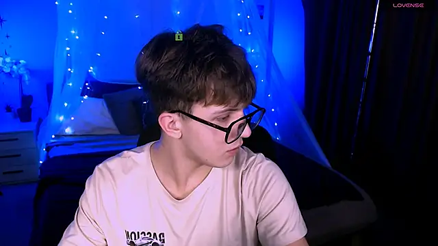 travis wolf  online show from November 2025 07:57:01 PM