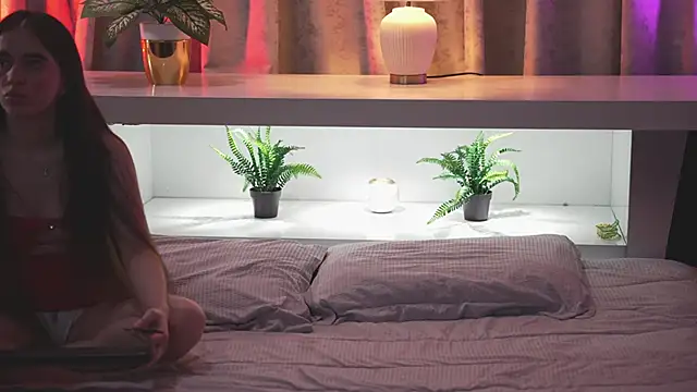 PopHouse  online show from April 2026 01:45:02 PM