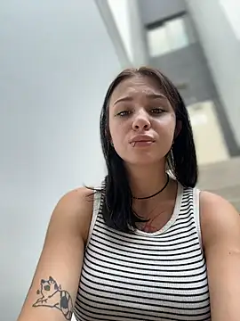 Snapshot of VendiMur chatting on February 2026 03:05:02 AM VendiMur online show from February 2026 03:05:02 AM